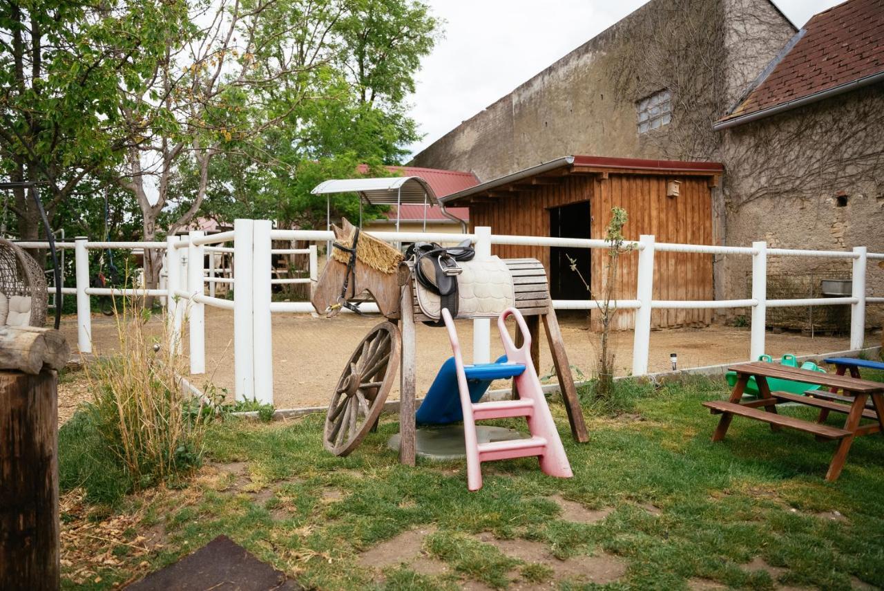 Ranchzimmer Am Hippo-Campus Reit- Und Therapiezentrum Deutsch Haslau Exterior photo